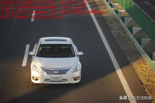 兩車高速公路上“花樣違法”分別被記30分和24分(圖1) f6ad86782f3eee092a246d30bd43abad.jpg
